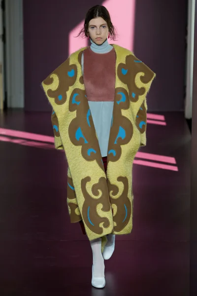Look 11